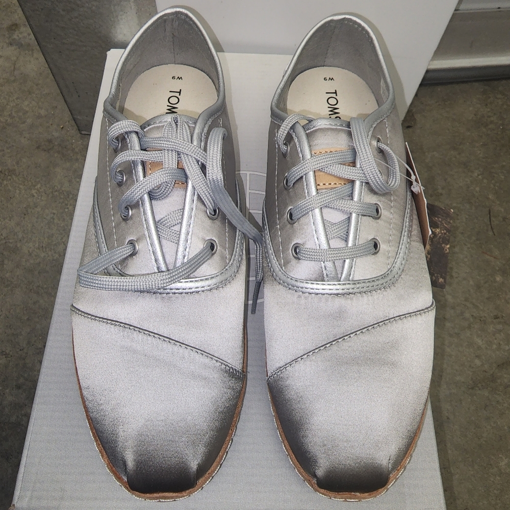 Toms The Venice Collection Women's Silver Satin Shoes 9